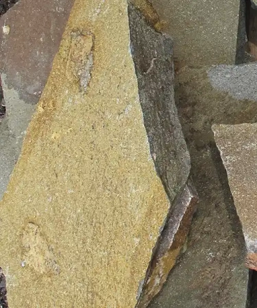 Nášlapné kameny Andezit štípaný, rezavě hnědá 6-10 cm